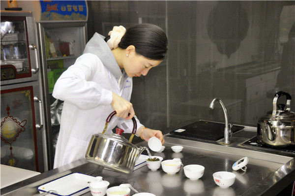 天晟茶艺培训学校第171期中国茶学系统培训班顺利结业啦!(图8) 天晟茶艺培训学校第171期中国茶学系统培训班顺利结业啦!(图8)