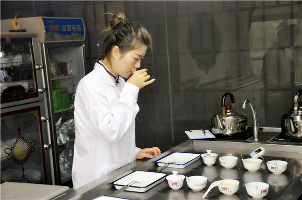 天晟茶艺培训学校第171期中国茶学系统培训班顺利结业啦!(图7) 天晟茶艺培训学校第171期中国茶学系统培训班顺利结业啦!(图7)