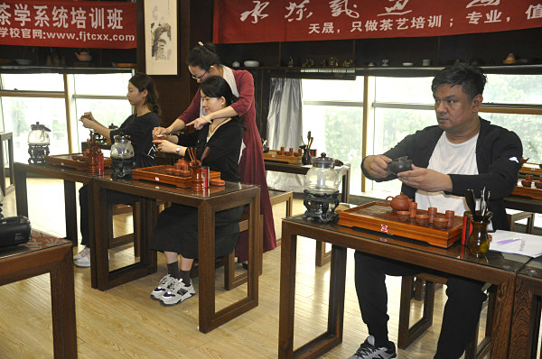 第201期：台湾十八道茶艺茶具展示学习(图1)