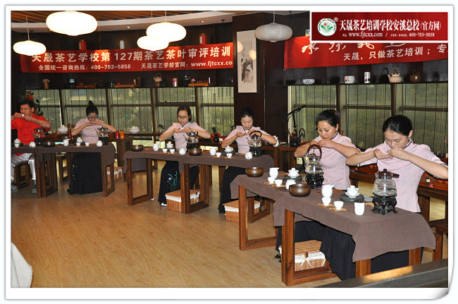 秦皇岛茶艺培训学员问天晟茶艺培训学校：秦皇岛茶艺培训哪家好？(图3)