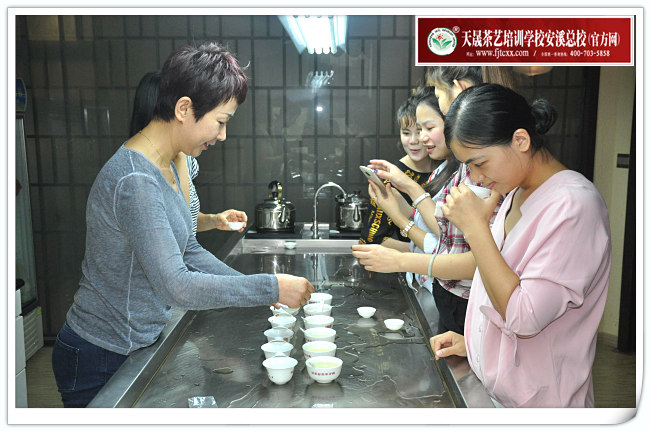 张家口茶艺培训学员问天晟茶艺培训学校：考茶艺师证书有意义吗？(图3)