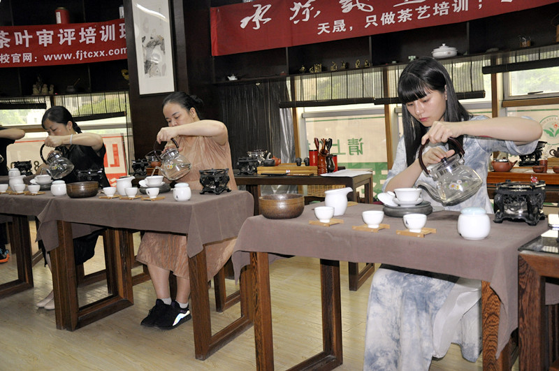 泉州寒假茶艺师培训班零基础学茶艺师资型2025年最新版(图2)