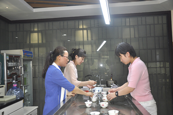 朔州茶艺培训学员问天晟茶艺培训学校：朔州学茶艺培训哪里有？(图2)