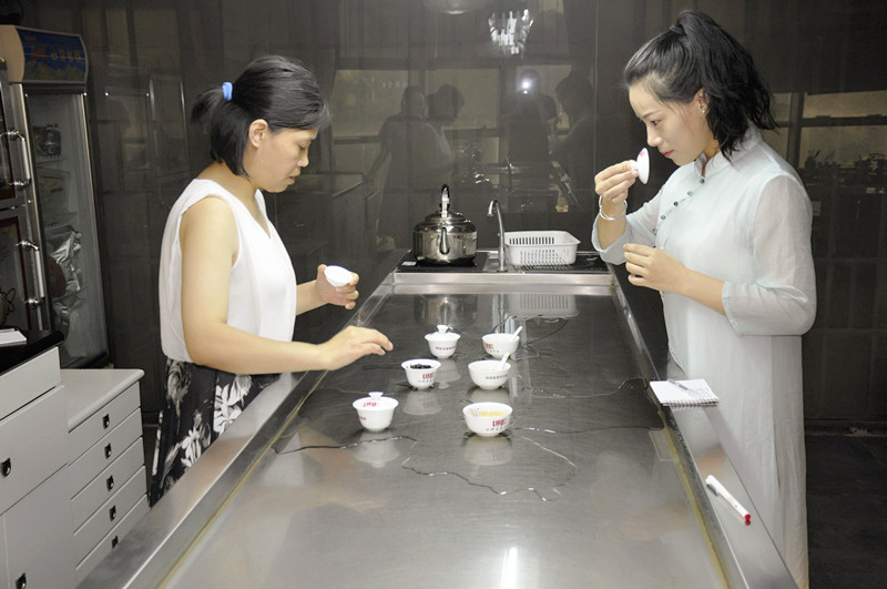 长春茶艺培训学员问天晟茶艺培训学校：零基础学茶艺可以完全学好吗?(图1)