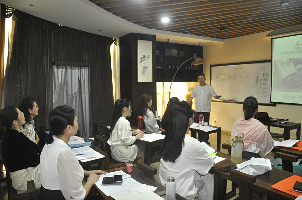 白山茶艺培训学员问天晟茶艺培训学校：白山茶艺培训内容学什么？