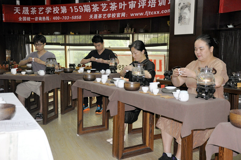 成人茶艺培训班哪家好?全国茶艺学校哪家比较专业?