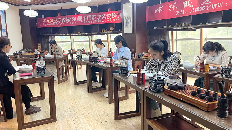 天晟茶艺培训学校课程是否涵盖制茶、评茶、茶艺等核心技能？(图2)