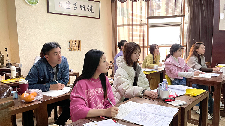 天晟茶艺培训学校课程是否分为初级、中级、高级等级别？(图1)