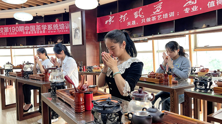 天晟茶艺培训学校是否教授不同茶类的冲泡技巧？