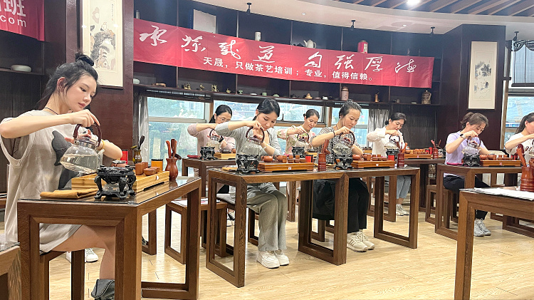 天晟茶艺培训学校是否教授不同茶类的冲泡技巧？(图1)