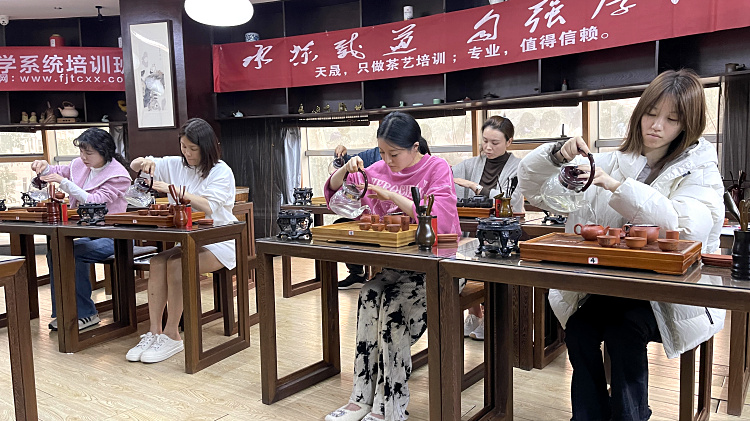 报考天晟茶艺培训学校的高级制茶师证书需要什么条件?