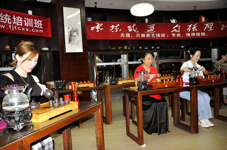 天晟茶艺培训学校茶艺培训班一般多少钱? (图1)