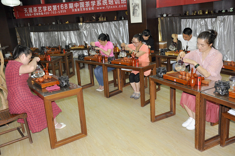 这所茶校太硬核！19年死磕10天培训班，75%学员学完就当老板(图1)