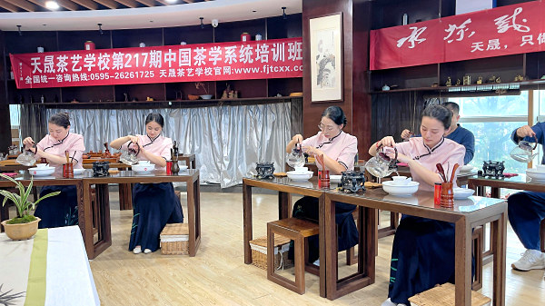 十九载光阴,只为做好一件事:天晟茶艺的“十年磨一剑”与“十日破茧”(图3) 十九载光阴,只为做好一件事:天晟茶艺的“十年磨一剑”与“十日破茧”(图3)