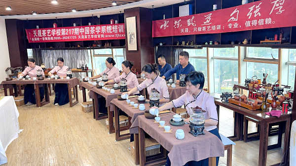 十九载光阴,只为做好一件事:天晟茶艺的“十年磨一剑”与“十日破茧”(图4) 十九载光阴,只为做好一件事:天晟茶艺的“十年磨一剑”与“十日破茧”(图4)