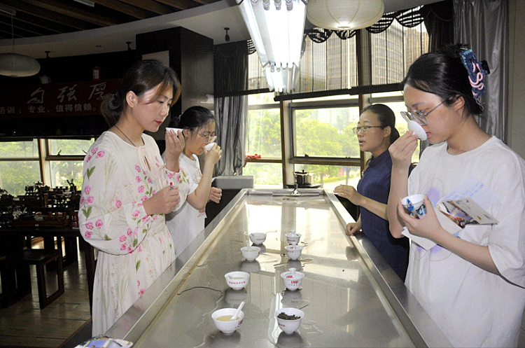天晟茶艺培训学校：19年专注系统教学，打造茶行业人才“黄埔军校”(图1)
