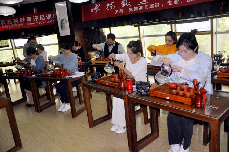 4月11日开班!天晟茶艺培训学校:10天全日制特训,直通高级茶艺师(图1) 4月11日开班!天晟茶艺培训学校:10天全日制特训,直通高级茶艺师(图1)