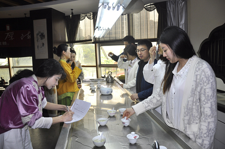 十九年，只做一盏茶的引路人(图3)