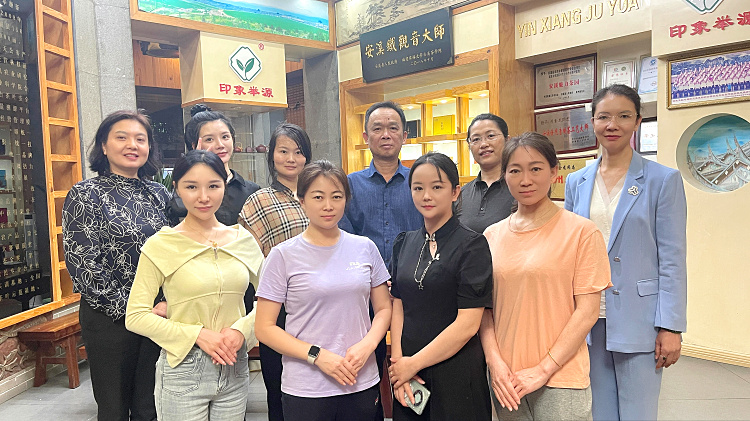 十九年，只做一盏茶的引路人(图6)