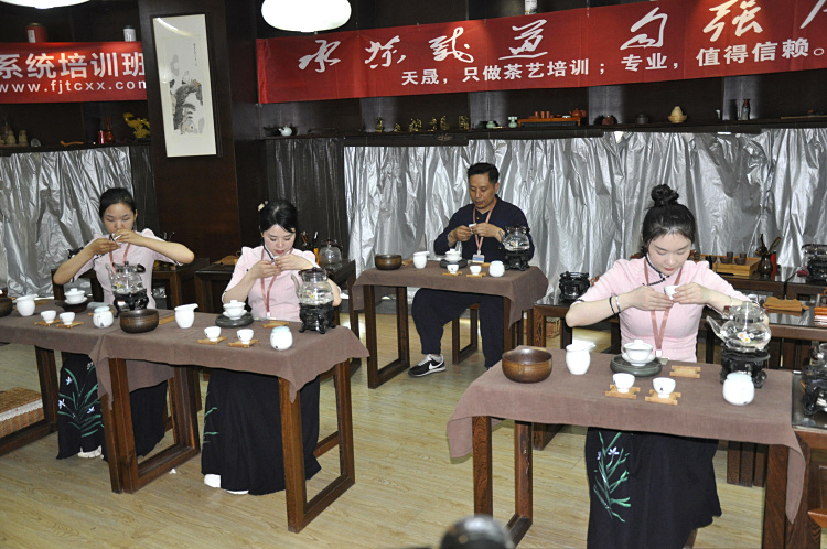 19年只做一件事:在天晟,重新定义“茶艺师(图2) 19年只做一件事:在天晟,重新定义“茶艺师(图2)