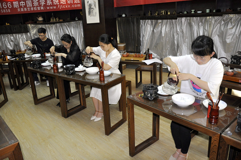 0岁打工人，下班后做这个副业，上个月竟然比工资还高(图1)