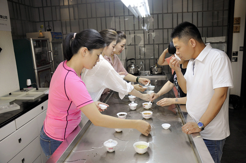 零基础想开茶店？我花了10天，从“什么都不懂”到开了自己的茶空间    