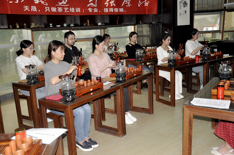 从茶园到茶桌的无缝跨越(图1)