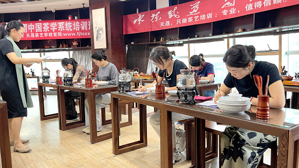 第218期：安溪茶艺之茶具展示学习(图1)