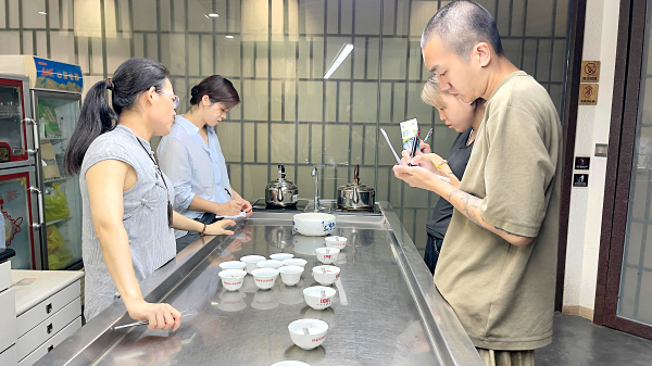 第220期:金骏眉、正山小种的加工与审评 红茶实践审评(图2) 第220期:金骏眉、正山小种的加工与审评 红茶实践审评(图2)