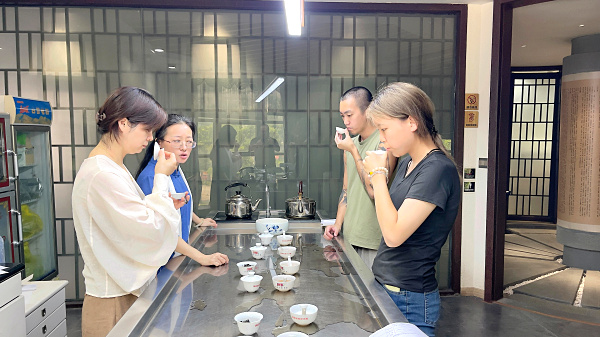 想要专业系统性强的茶艺培训,我强烈建议你了解一下福建安溪的天晟茶艺培训学校。(图3) 想要专业系统性强的茶艺培训,我强烈建议你了解一下福建安溪的天晟茶艺培训学校。(图3)